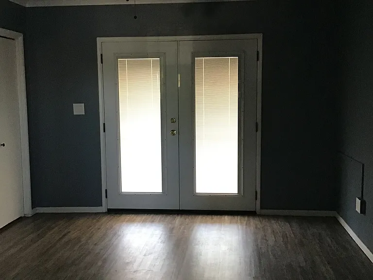 864 E Silver St — Photo 9