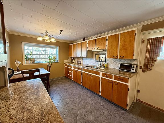 5th image of 227 5th Ave NE