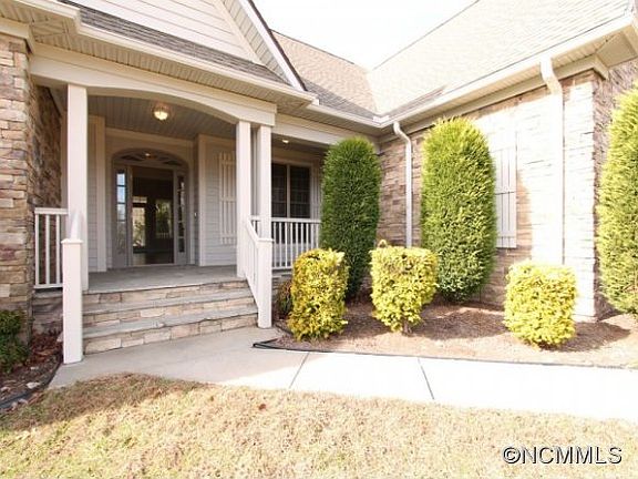 2nd image of 59 Willow Place Cir