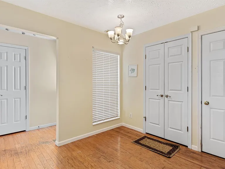 4188 E Village Dr — Photo 2