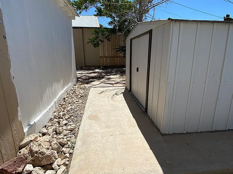 932 Madison St — Photo 11