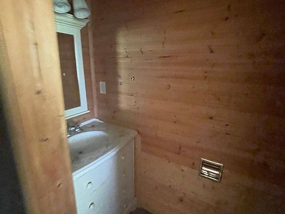 4th image of 6379 Birch Run Rd