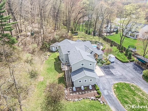 3rd image of 749 Grand River Dr NE