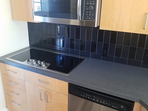 5th image of 514 10th St Unit 306