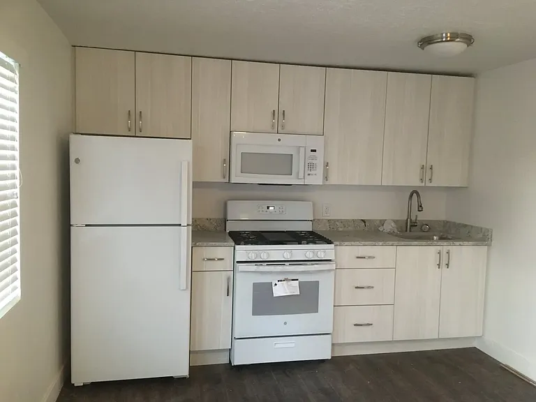 355 S Main St #9 — Photo 2