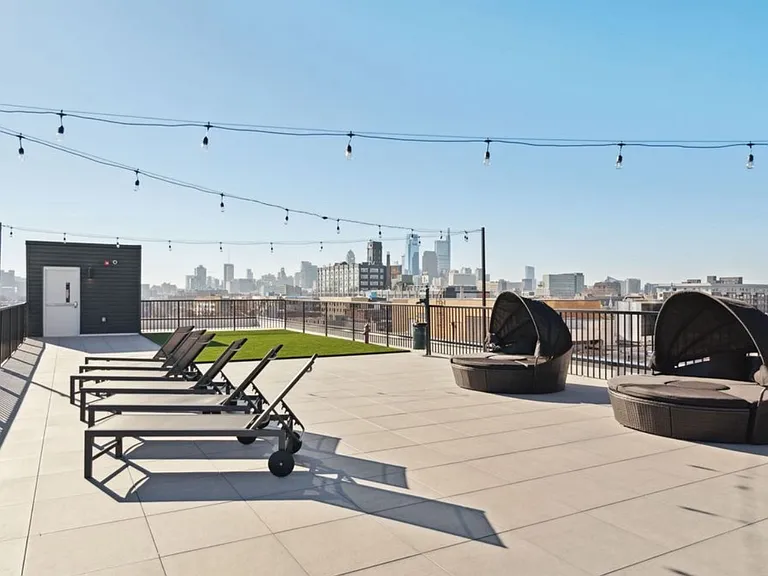 722 W Thompson St #207 — Photo 28