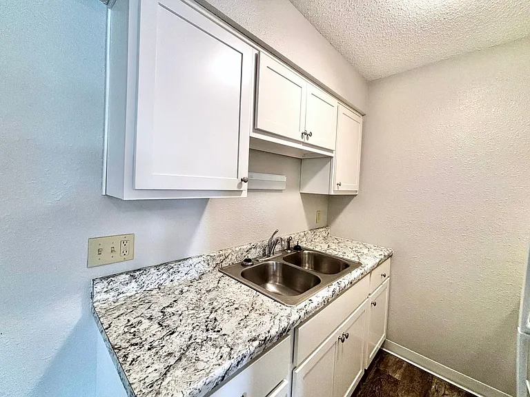 Breckenridge Davenport Apartments — Photo 55