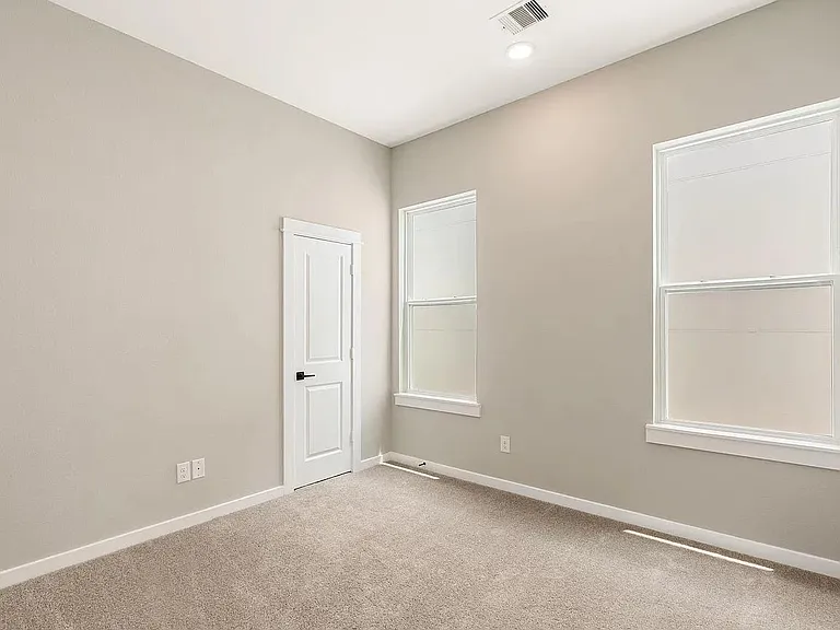 6712 Parker Oaks Ln — Photo 2