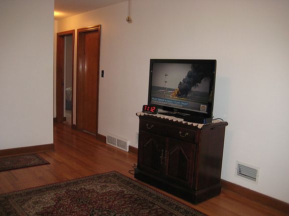 3rd image of 7624 W Forest Preserve Ave