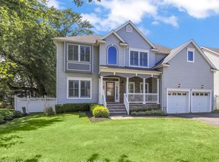 8 Spaulding Pl, Monmouth Beach, NJ 07750