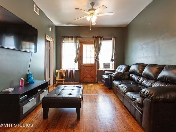 3rd image of 808 N Sacramento Blvd