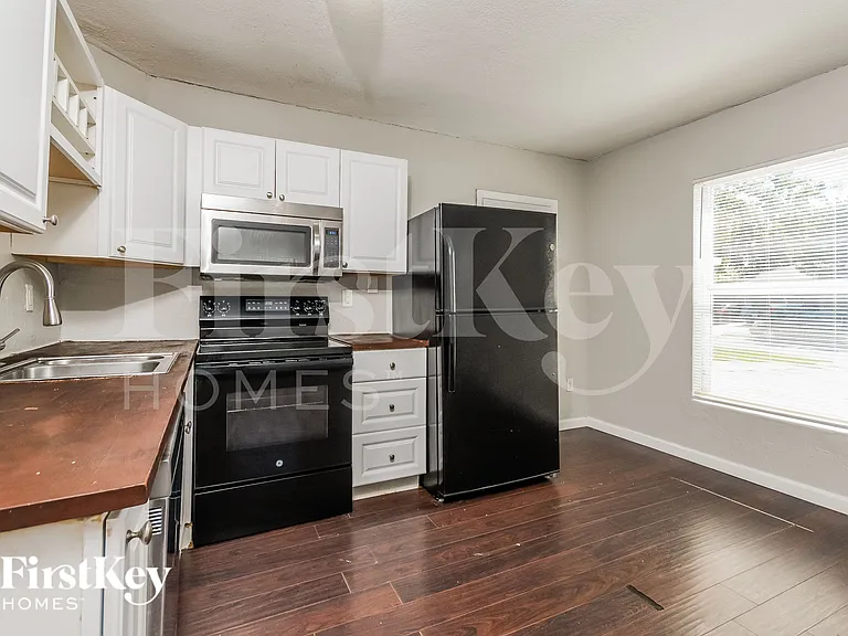 7706 Aviano Ave — Photo 8