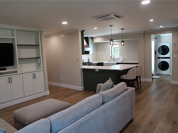 3rd image of 4729 Spring Creek Dr