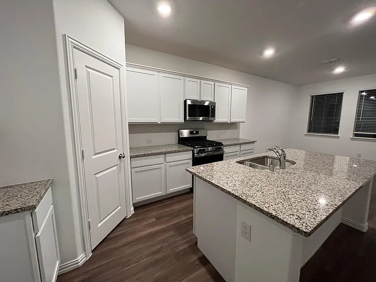 5628 Elwood Dr — Photo 23