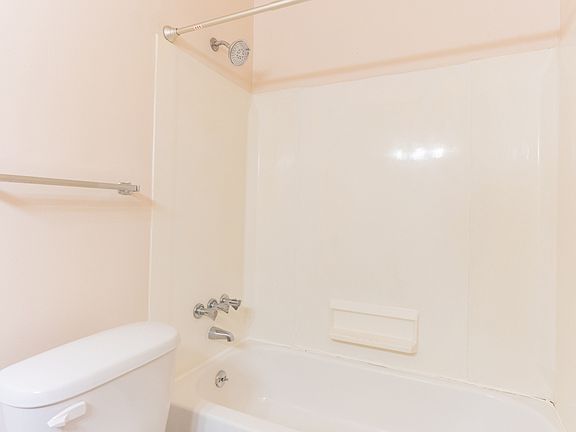 4th image of 1 Evergreen Cir #9878042