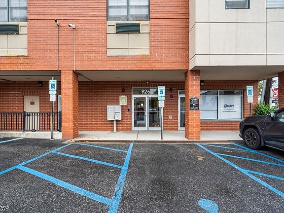 3rd image of 9252 Kennedy Blvd