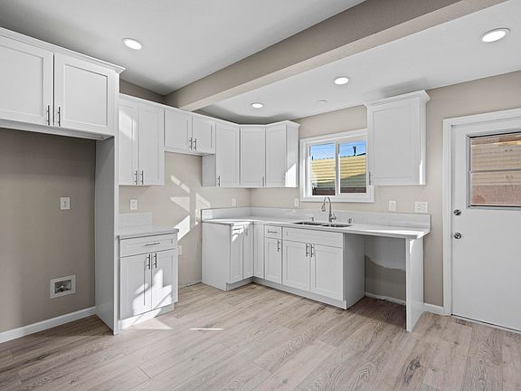 5th image of 1016 W Avenue H3