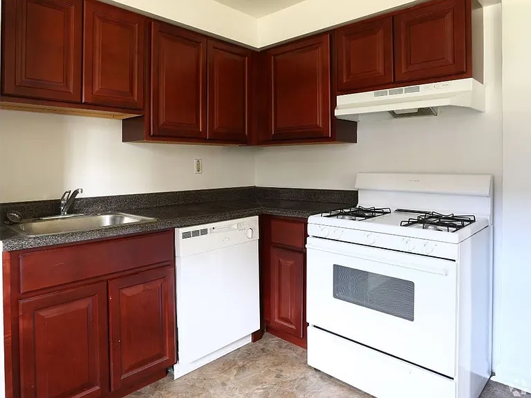 Penzel Manor Apartments — Photo 14