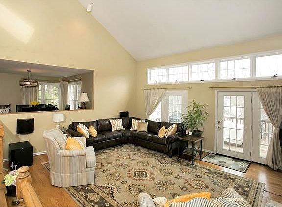 3rd image of 63 Top Hill Ln