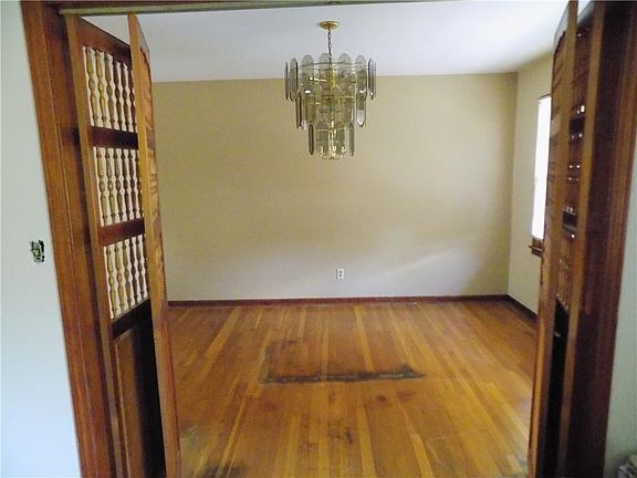 4th image of 3599 Lakeshore Dr SW