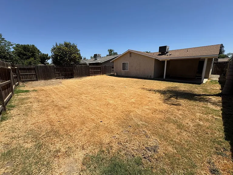 869 Belmont St — Photo 28