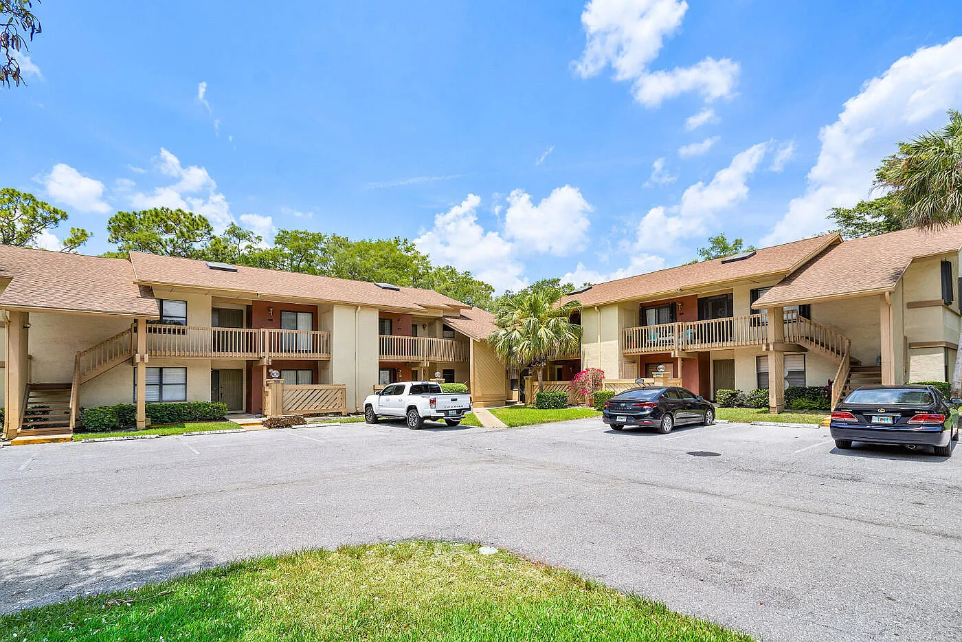 3 bed, 2.0 bath, 1300 sqft, $5,000 — Photo 1