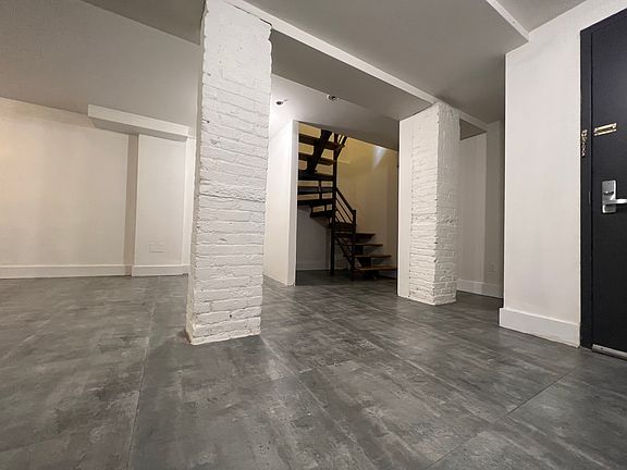 5th image of 1079 Madison St #1F