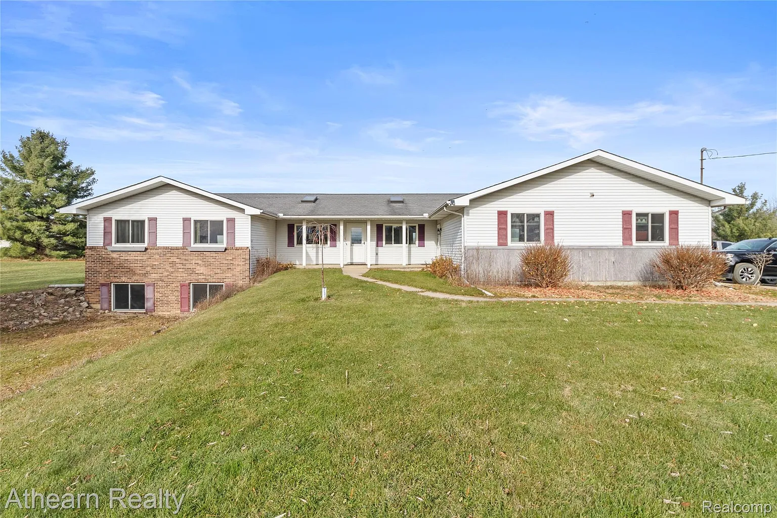 9895 E Brooks Rd photo 1