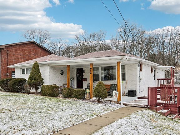 3rd image of 701 Smiley St
