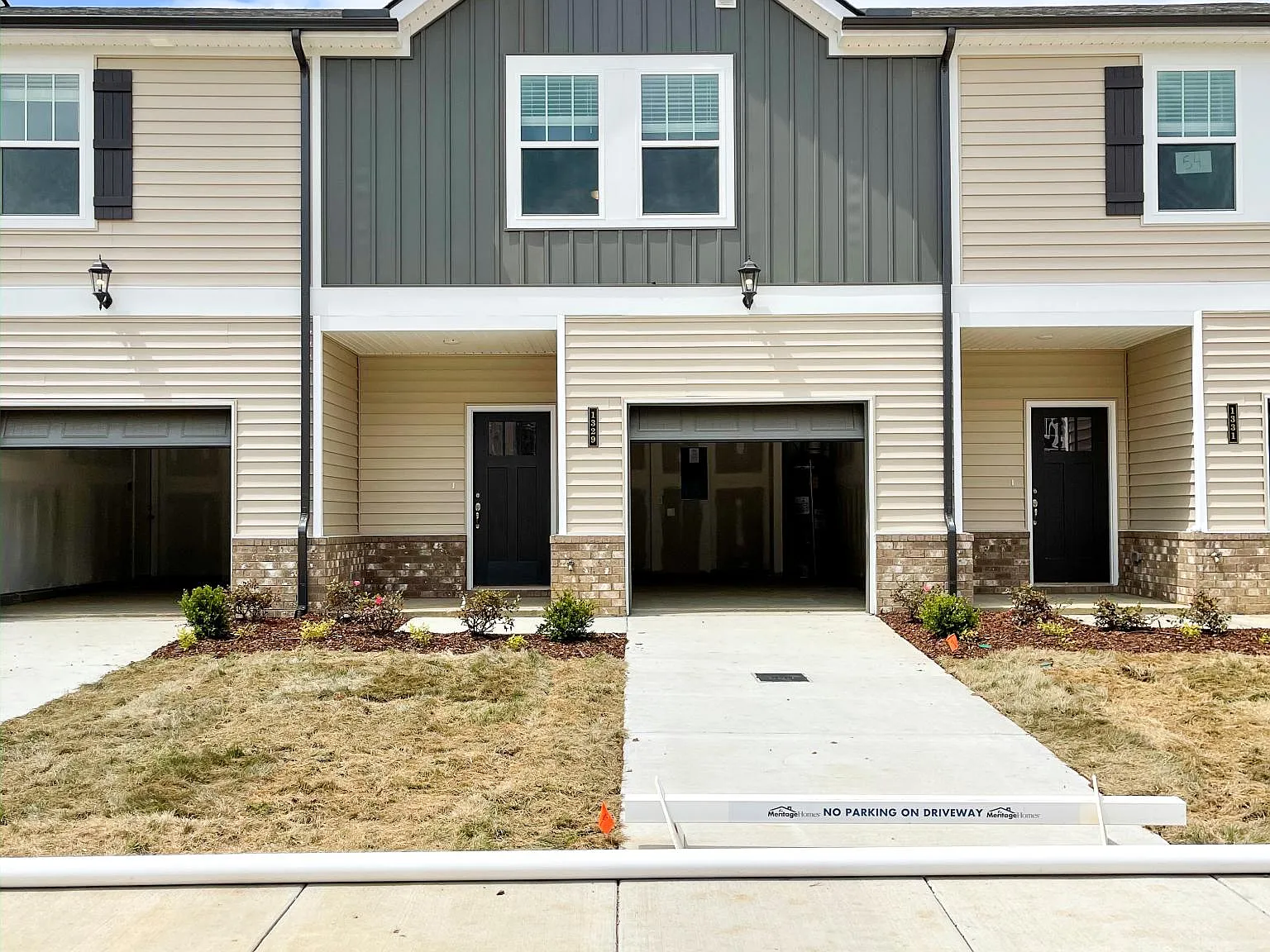 3 bed, 1611 sqft, $1,900 — Photo 2