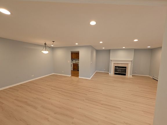 3rd image of 706 E Algonquin Rd Unit 204