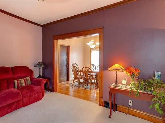 5th image of 216 Logan St