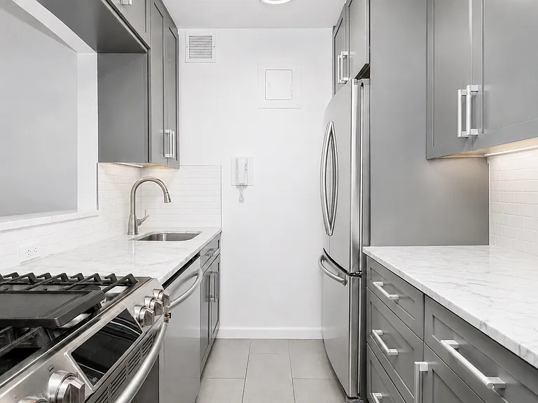 400 E 54th St #7D — Photo 4