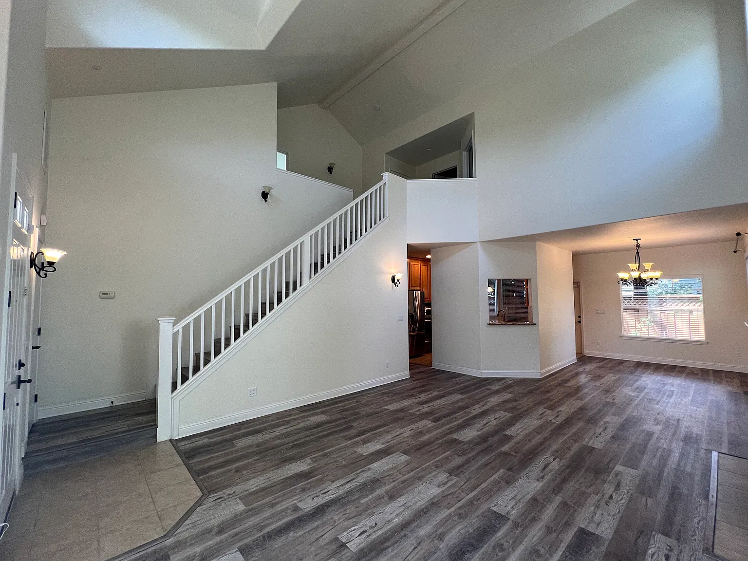 4 bed, 2.5 bath, 2430 sqft, $5,900 — Photo 4