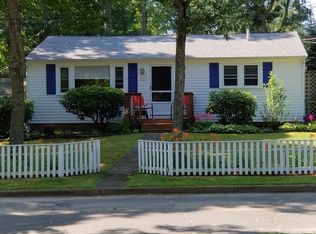 12 Leland Ave, Tisbury, MA 02568