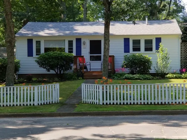 12 Leland Ave, Tisbury, MA 02568