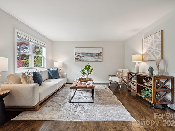 3rd image of 3725 Dunwoody Dr