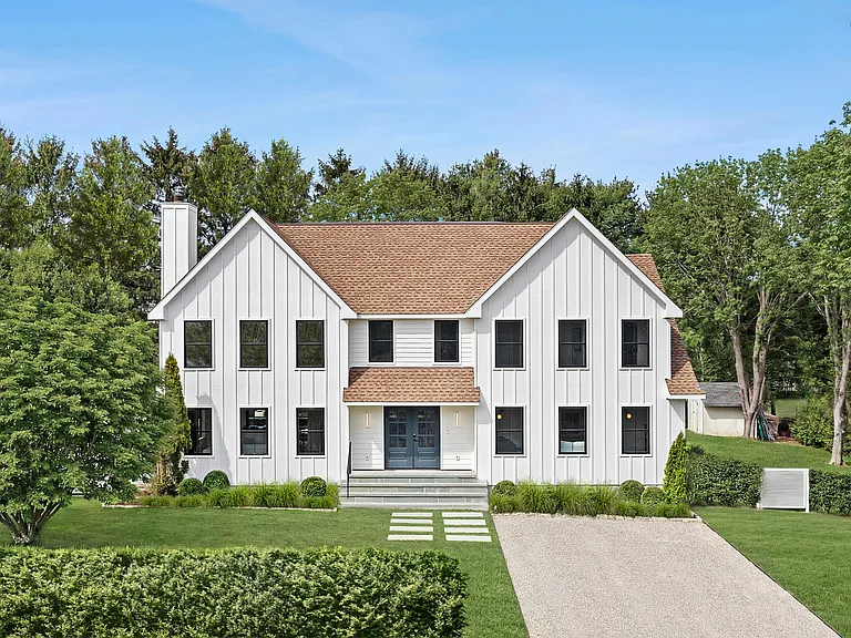 8 Farmstead Ln — Photo 1
