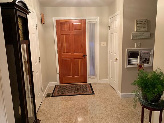 3rd image of 138 Miller Ct