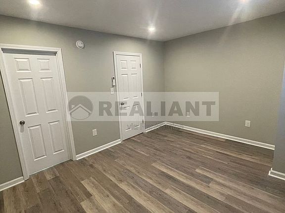 3rd image of 2069 Fontaine Rd #21