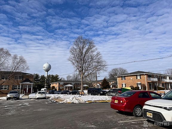 3rd image of 45-4 Old Millstone Dr