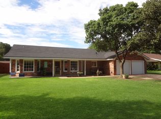 118 Parkwood Ln, Levelland, TX 79336