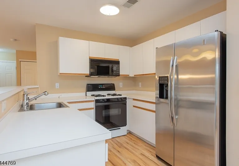 2404 Vantage Ct — Photo 2