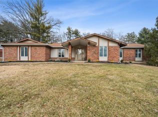14057 Ladue Rd, Chesterfield, MO 63017