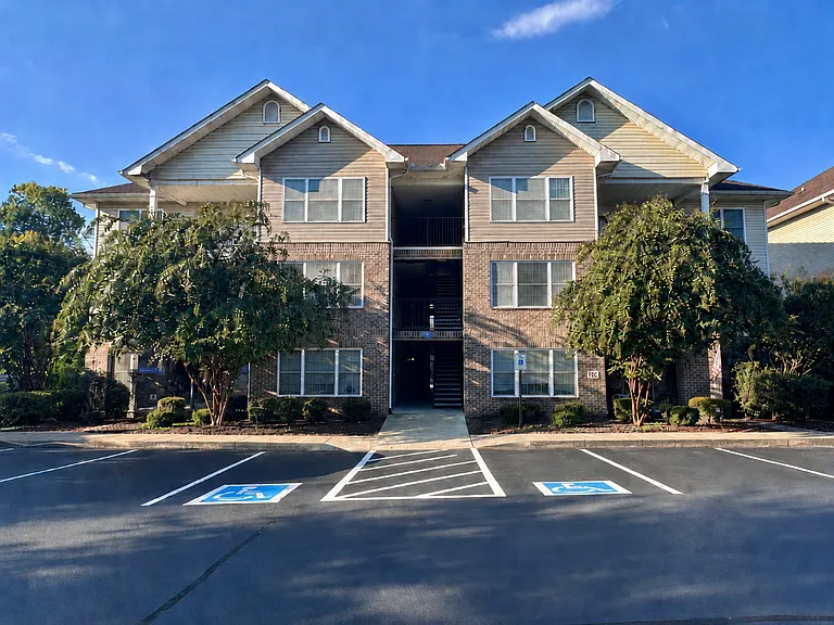 Maple Sunset Apartment Homes — Photo 8