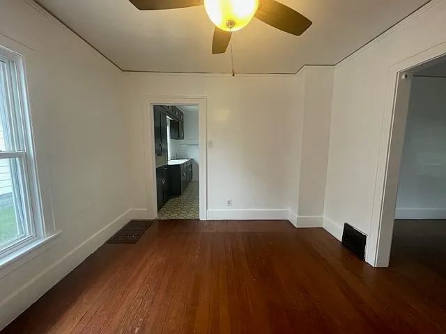 1141 N College St — Photo 9