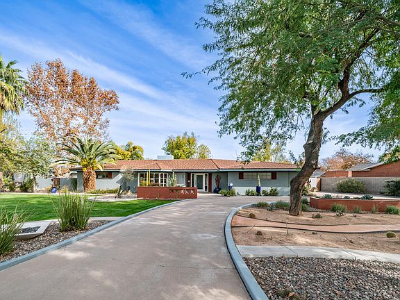 3rd image of 2921 N MANOR Drive W