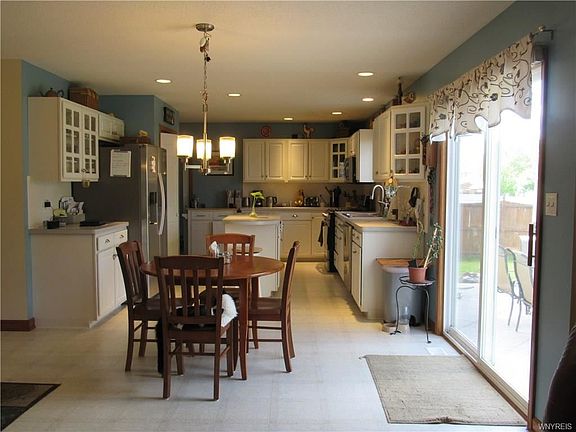 3rd image of 63 Ashley Dr