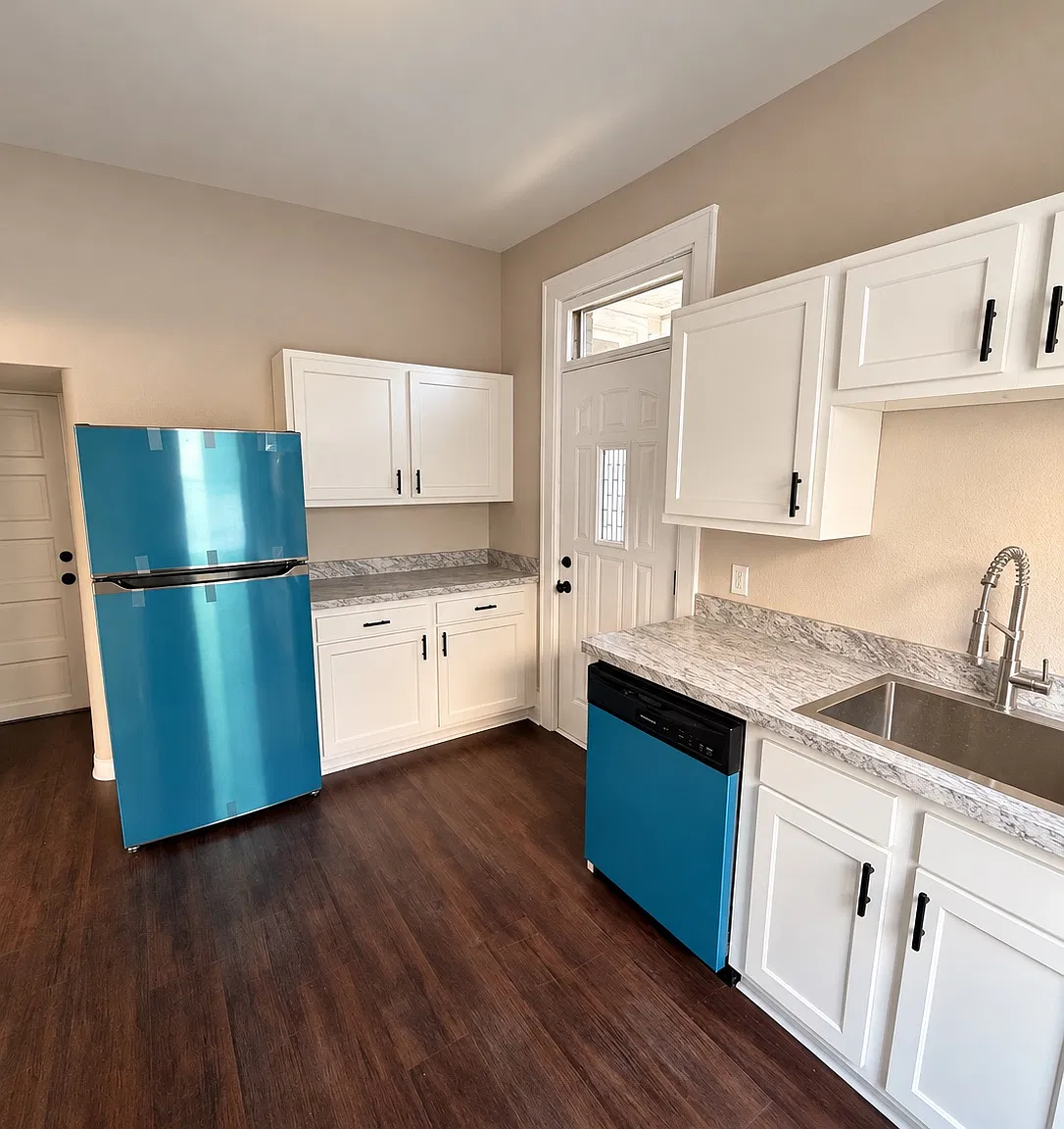 2 bed, 1100 sqft, $1,250 — Photo 2