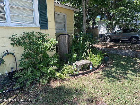 4th image of 1110 Live Oak Ave